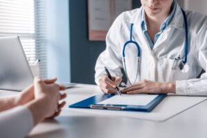 Quels critères considérer avant de confier le tiers payant à un prestataire externe ?